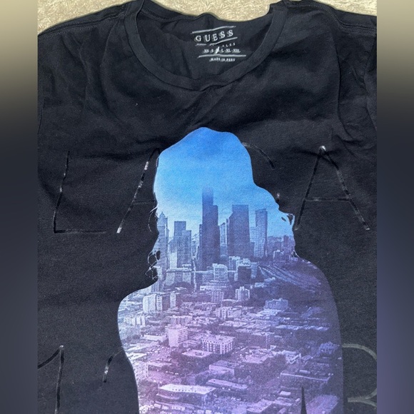 Guess Men’s Graphic Tee - Picture 2 of 2